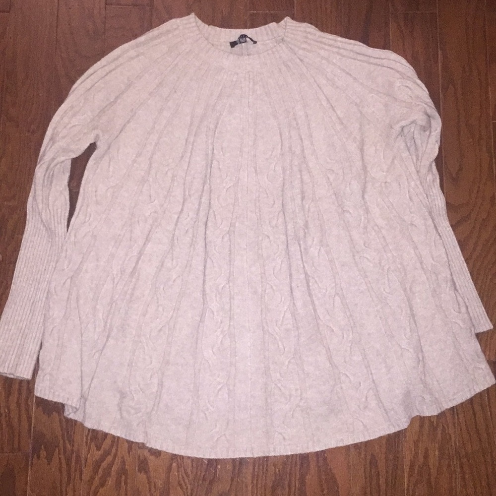 Sisters s/m sweater tan with cable knit details